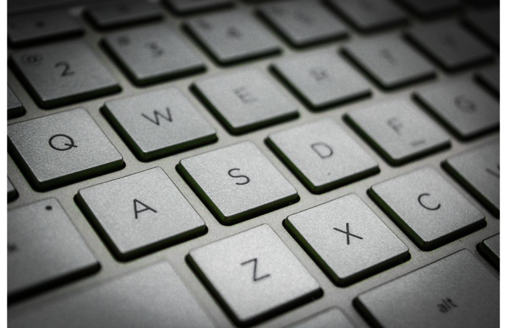 White and Light Simple Presentation (22) Gifts for Frequent Travellers / Digital Nomads