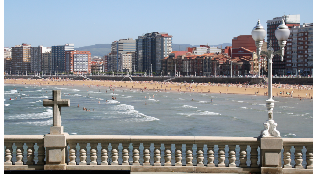 many people at the beach